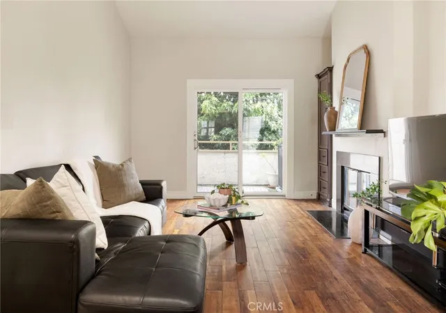 Photo 3 of Condo for sale at 645 Chestnut #305, Long Beach, CA 90802 | MLS# DW26152796 | Listing updated on 2026-09-30