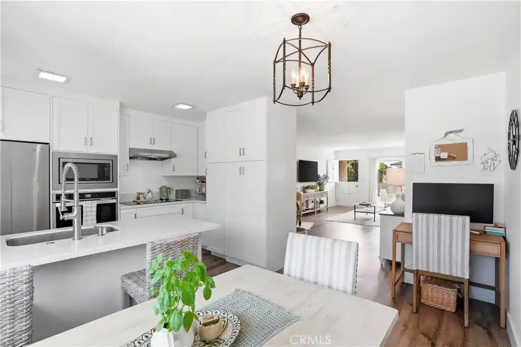 Listing Photo 2 - Condo for sale in 1228 Rutland located at 1228 Rutland, Newport Beach, CA 92660 - Unit 1228 Rutland