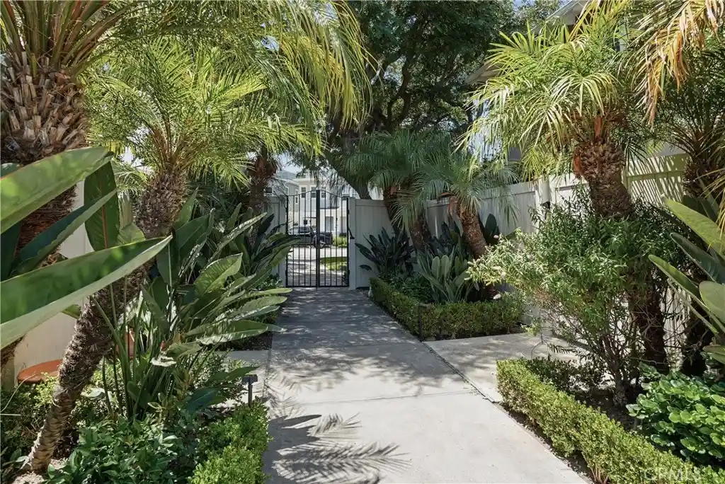 Listing Photo 21 - Condo for sale in 1228 Rutland located at 1228 Rutland, Newport Beach, CA 92660 - Unit 1228 Rutland