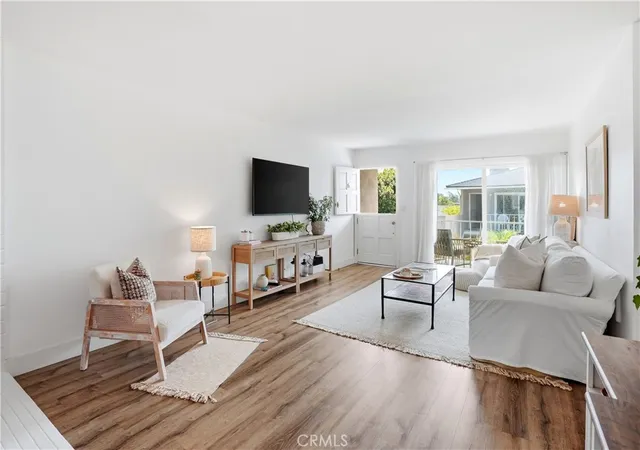 Listing Photo 4 - Condo for sale in building located at 1228 Rutland, Newport Beach, CA 92660 - Unit #6