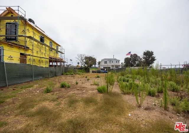 Photo 3 of Sale Pending at 335 Beirut Ave, Pacific Palisades, CA 90272 | MLS# 26856963 | Listing updated on 2026-09-24