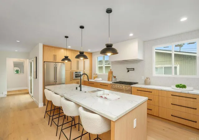 1st image of 219 W Acacia Ave, El Segundo, CA 90245 | MLS# PTP2605304