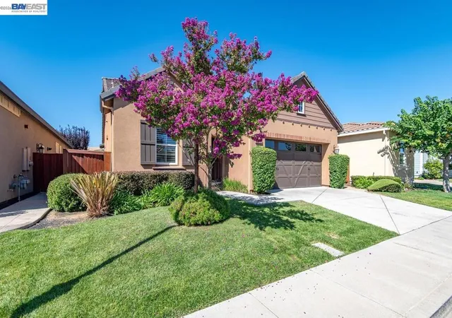 Photo 3 of Single family home for sale at 1033 Malbec Ln, Brentwood, CA 94513 | MLS# 41141576 | Listing updated on 2026-10-05