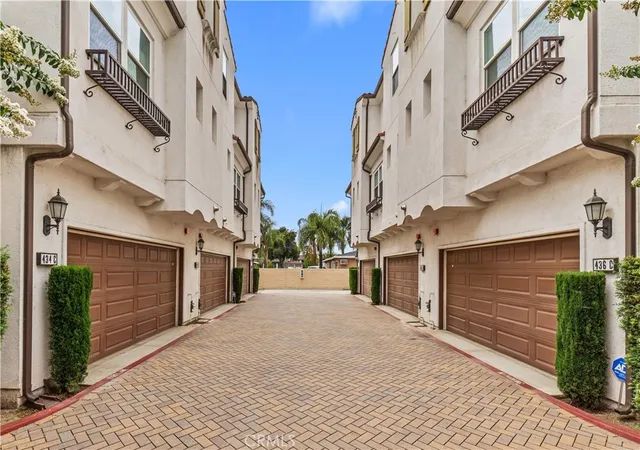 Listing Photo 4 - Condo for sale in building located at 436 W Duarte Rd, Monrovia, CA 91016 - Unit #A