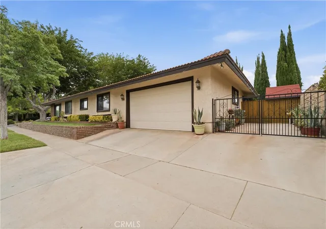 Photo 2 of Single family home for sale at 303 Susan Ct, Palmdale, CA 93551 | MLS# SR26153542 | Listing updated on 2026-09-30