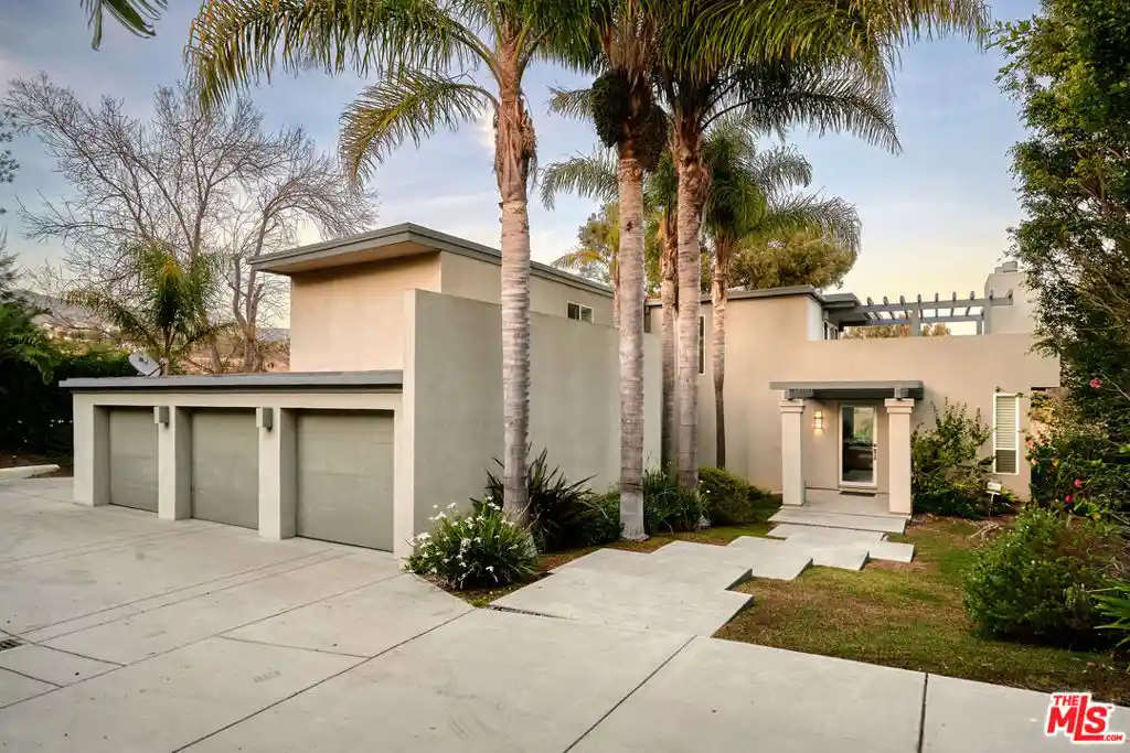 Photo 1 of Single family home for sale at 28907 Wight Rd, Malibu, CA 90265 | MLS# 26859833 | Listing updated on 2026-07-22