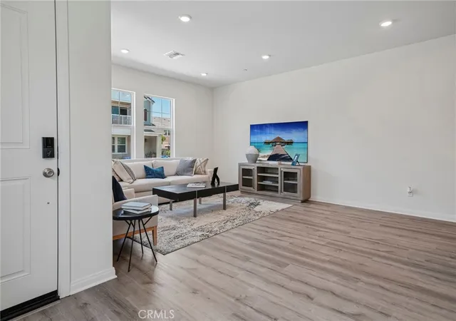 Listing Photo 5 - Condo for sale in building located at 4273 S Hermosa Paseo, Ontario, CA 91761