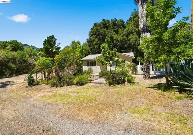 Photo 1 of Single family home for sale at 10160 Crow Cyn Rd, Castro Valley, CA 94552 | MLS# 41141621 | Listing updated on 2026-08-05