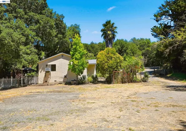 Photo 2 of Single family home for sale at 10160 Crow Cyn Rd, Castro Valley, CA 94552 | MLS# 41141621 | Listing updated on 2026-08-05