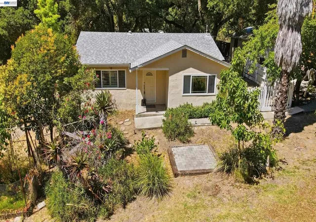 Photo 3 of Single family home for sale at 10160 Crow Cyn Rd, Castro Valley, CA 94552 | MLS# 41141621 | Listing updated on 2026-08-05