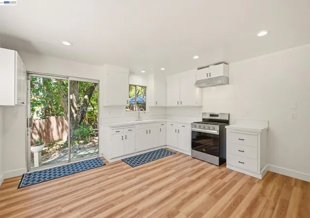 Photo 4 of Single family home for sale at 10160 Crow Cyn Rd, Castro Valley, CA 94552 | MLS# 41141621 | Listing updated on 2026-08-05