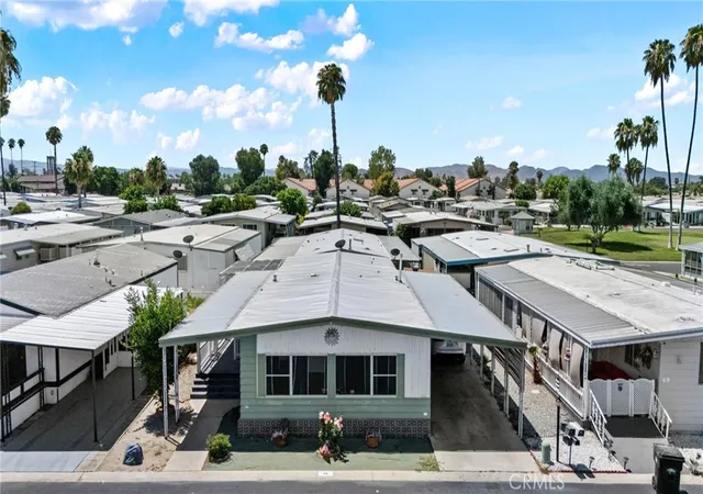 Photo 3 of Manufactured home for sale at 601 N Kirby St #50, Hemet, CA 92545 | MLS# SW26149226 | Listing updated on 2026-10-11