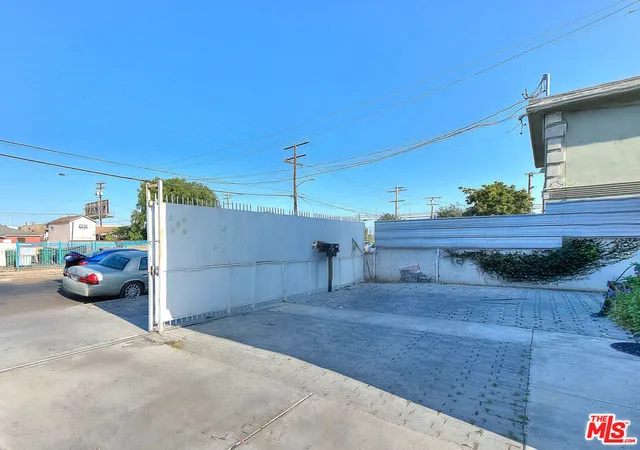 Listing Photo 4 - Condo for sale in building located at 11031 S Burin Ave, Inglewood, CA 90301