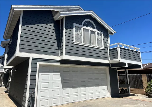 Townhouse for sale at 13933 Kornblum #C, Hawthorne, CA 90250 | MLS# SB26153930