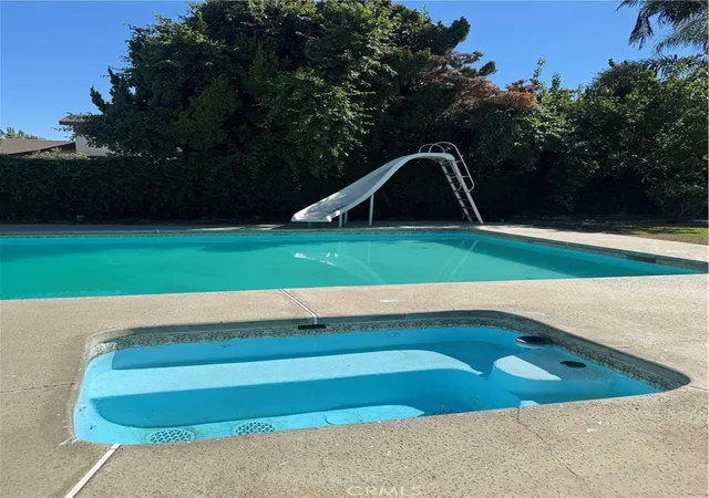 3rd image of 7813 Nairn Ct, Bakersfield, CA 93309 | MLS# IN26154173