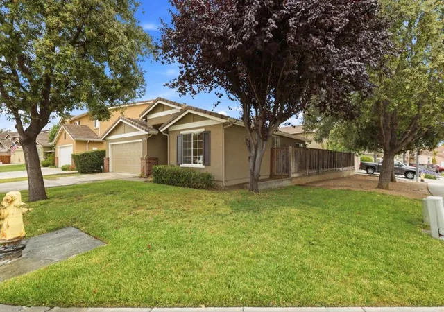3rd image of 2500 Sadies Dr, Hollister, CA 95023 | MLS# ML82054256