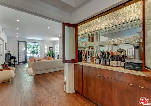 Listing Photo 4 - Condo for sale in building located at 148 S Crescent Dr, Beverly Hills, CA 90212 - Unit #101