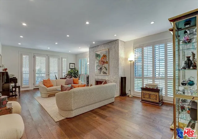 Listing Photo 5 - Condo for sale in building located at 148 S Crescent Dr, Beverly Hills, CA 90212 - Unit #101