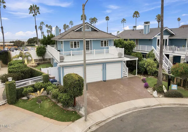 Listing Photo 4 - Condo for sale in building located at 3089 Bayshore Ave, Ventura, CA 93001