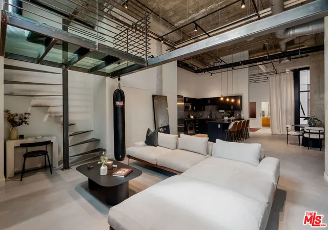 Listing Photo 2 - Condo for sale in building located at 330 W 11Th St, Los Angeles, CA 90015 - Unit #104