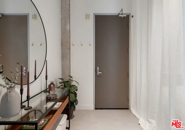 Listing Photo 3 - Condo for sale in building located at 330 W 11Th St, Los Angeles, CA 90015 - Unit #104