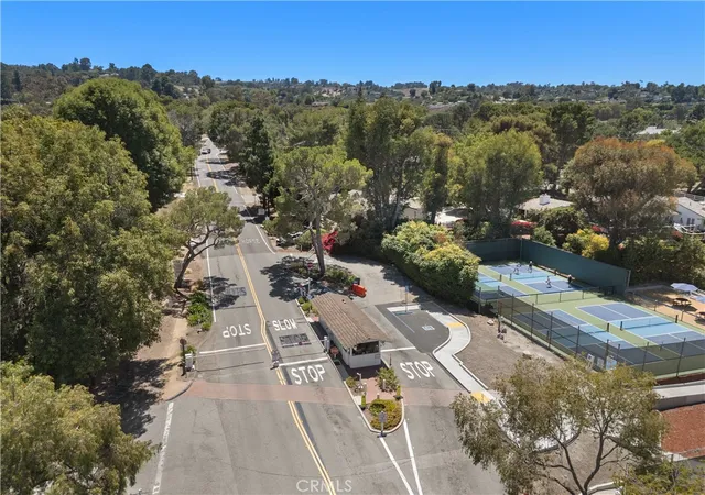 Photo 17 of Single family home for sale at 4 Spur Ln, Rolling Hills, CA 90274 | MLS# PV26152805 | Listing updated on 2026-09-02