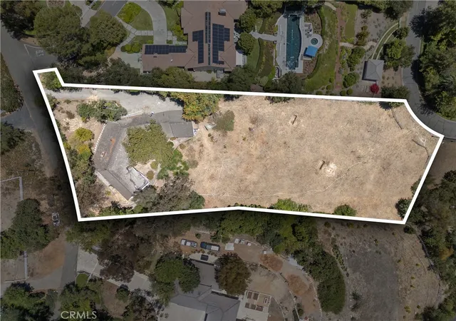 Photo 3 of Single family home for sale at 4 Spur Ln, Rolling Hills, CA 90274 | MLS# PV26152805 | Listing updated on 2026-09-02