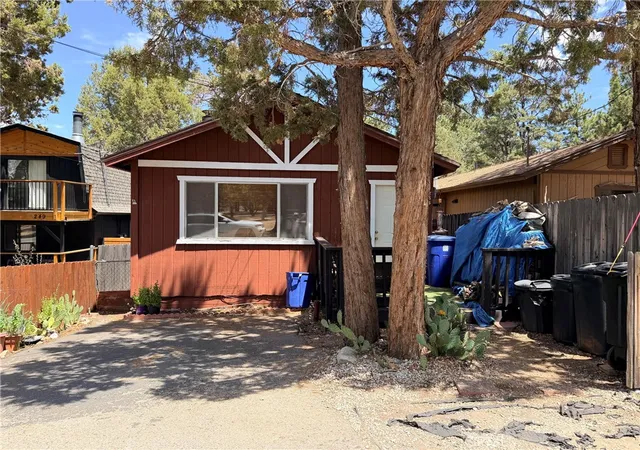 Photo 2 of Single family home for sale at 253 Santa Barbara, Sugarloaf, CA 92386 | MLS# IG26151605 | Listing updated on 2026-09-09
