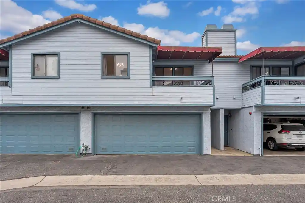Listing Photo 2 - Condo for sale in 1255 N Los Robles Ave located at 1255 N Los Robles Ave, Pasadena, CA 91104 - Unit #18