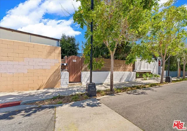 Photo 1 of Sale Pending at 810 Navy St, Santa Monica, CA 90405 | MLS# 26859685 | Listing updated on 2026-09-01