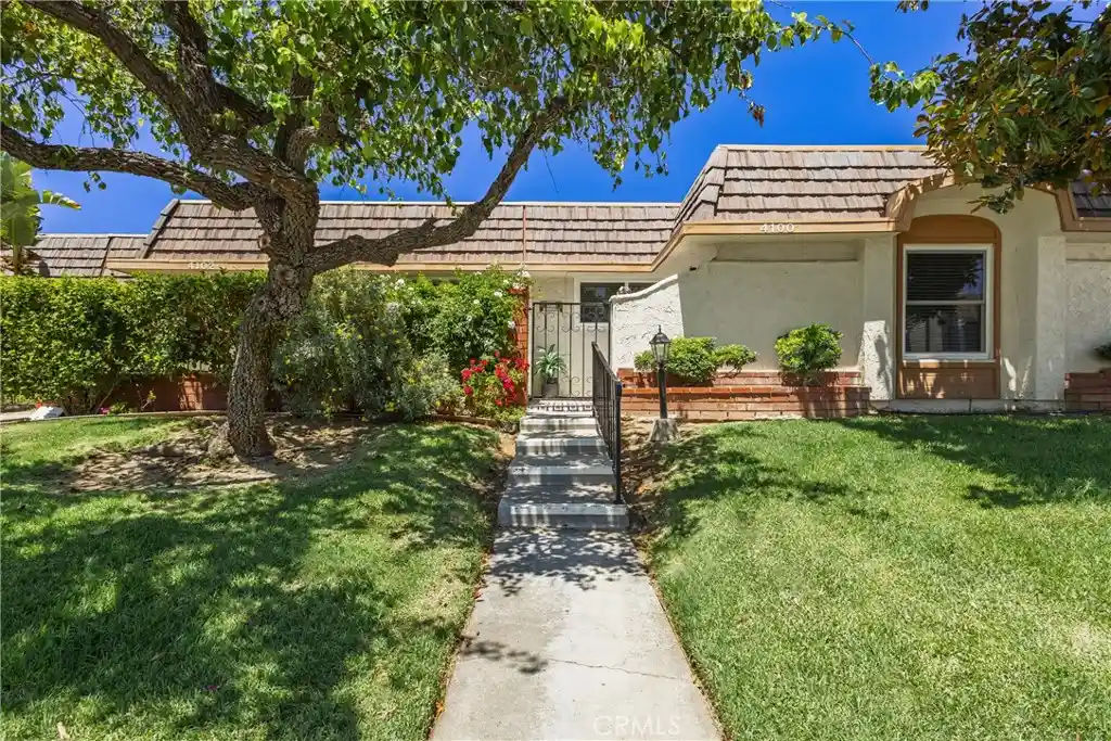 Townhouse for sale at 4100 Lake Harbor Ln, Westlake Village, CA 91361 | MLS# SR26109013