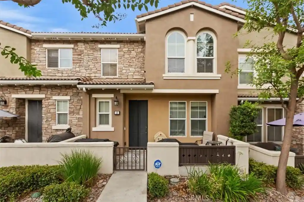Condo for sale at 15723 Parkhouse #19, Fontana, CA 92336 | MLS# PW26153353