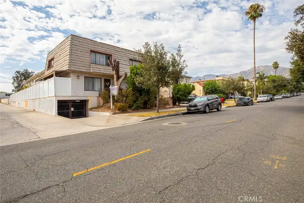 Listing Photo 2 - Condo for sale in 1013 Allen located at 1013 Allen, Glendale, CA 91201 - Unit 1013 Allen