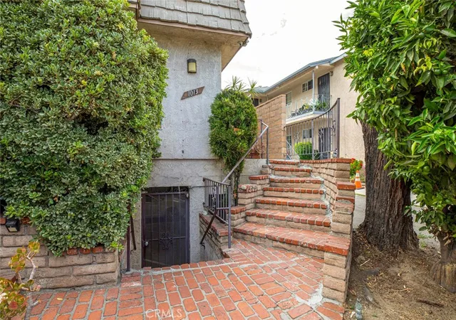 Listing Photo 4 - Condo for sale in building located at 1013 Allen, Glendale, CA 91201 - Unit #6