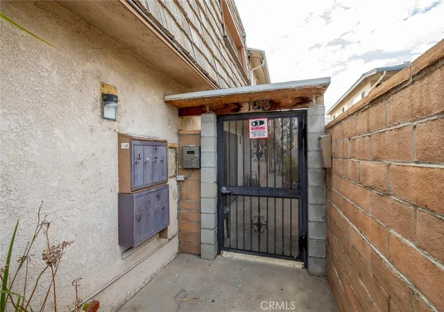 Listing Photo 5 - Condo for sale in building located at 1013 Allen, Glendale, CA 91201 - Unit #6