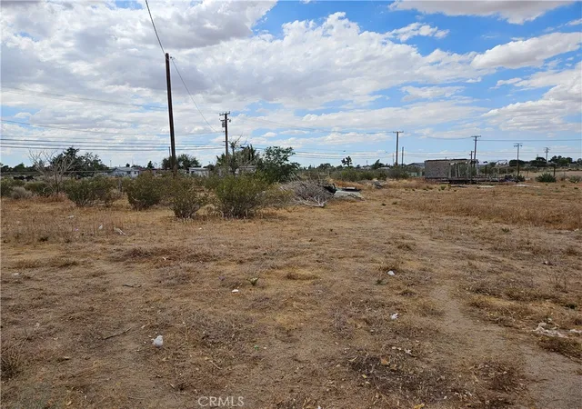 Photo 3 of Manufactured home for sale at 11625 Center St, Victorville, CA 92392 | MLS# CV26154497 | Listing updated on 2026-09-09