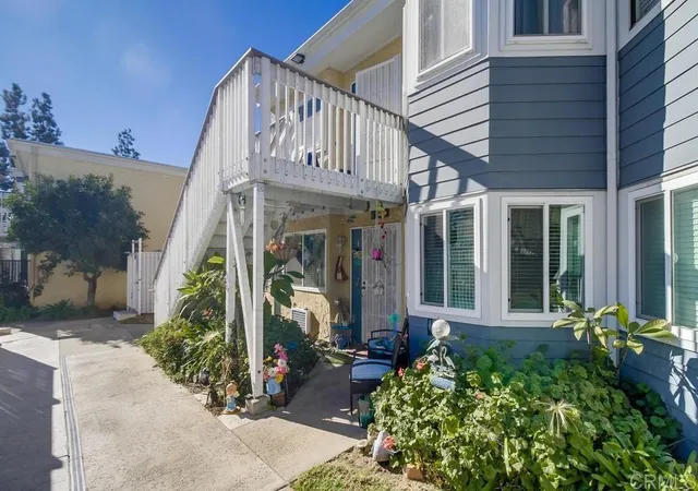 Listing Photo 4 - Condo for sale in building located at 12616 Lakeshore Dr, Lakeside, CA 92040 - Unit #1