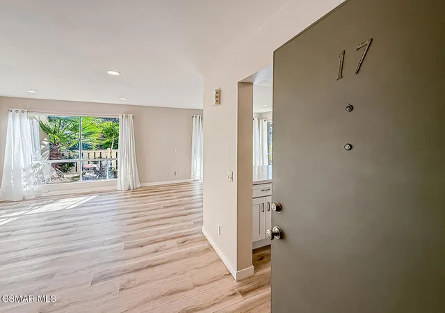 3rd image of 291 Sequoia Ct, Thousand Oaks, CA 91360