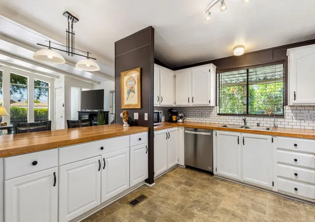 3rd image of 73450 Country Club Dr, Spc# 40, Palm Desert, CA 92260 | MLS# 219150333DA