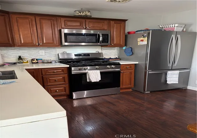 Photo 2 of Single family home for sale at 561 Whitney Dr, Hemet, CA 92543 | MLS# DW26154978 | Listing updated on 2026-09-27