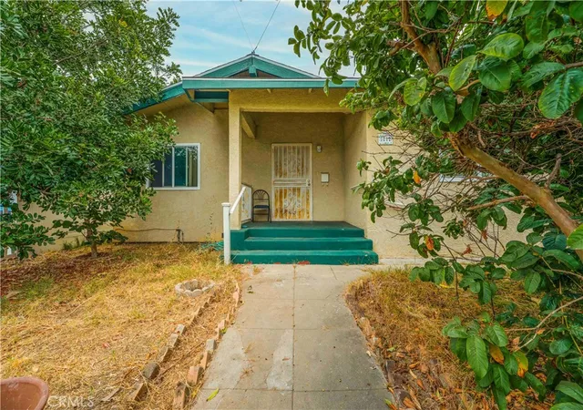 Photo 1 of Sale Pending at 1012 Vina, Long Beach, CA 90813 | MLS# PW26141220 | Listing updated on 2026-10-05
