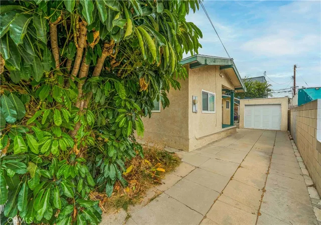 Photo 2 of Sale Pending at 1012 Vina, Long Beach, CA 90813 | MLS# PW26141220 | Listing updated on 2026-10-05