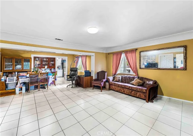 Photo 3 of Sale Pending at 1012 Vina, Long Beach, CA 90813 | MLS# PW26141220 | Listing updated on 2026-10-05