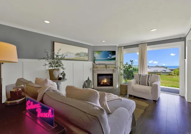 Listing Photo 3 - Condo for sale in building located at 640 W Solana Cir, Solana Beach, CA 92075 - Unit #19