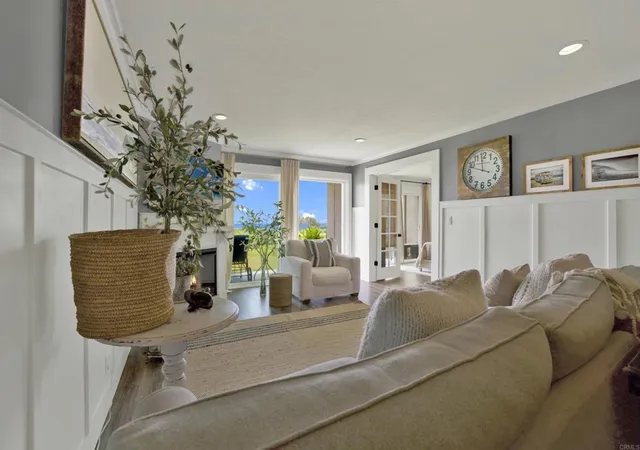 Listing Photo 4 - Condo for sale in building located at 640 W Solana Cir, Solana Beach, CA 92075 - Unit #19