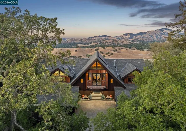 Photo 3 of Sale Pending at 321 Castle Crst Rd, Alamo, CA 94507 | MLS# 41141765 | Listing updated on 2026-10-01
