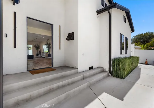 Photo 3 of Single family home for sale at 6952 Cozycroft Ave, Winnetka, CA 91306 | MLS# SR26153727 | Listing updated on 2026-10-02