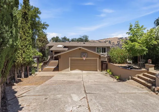 Photo 1 of Single family home for sale at 17200 Copper Hl Dr, Morgan Hill, CA 95037 | MLS# ML82053087 | Listing updated on 2026-10-11
