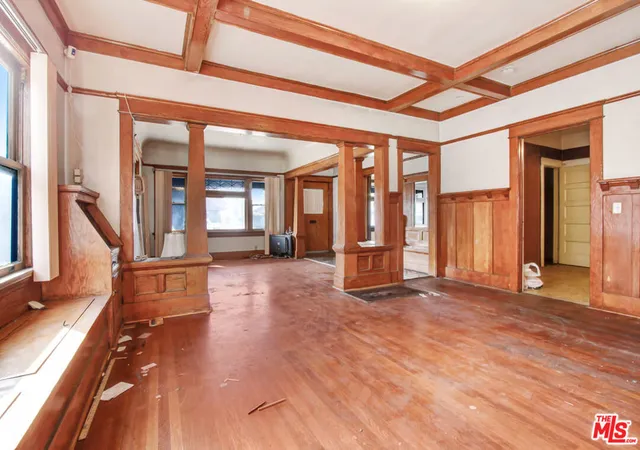 Photo 3 of Sale Pending at 227 W 52nd Street, Los Angeles, CA 90037 | MLS# 26859793 | Listing updated on 2026-09-08
