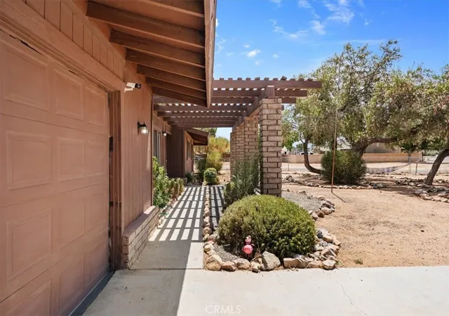 Photo 3 of Single family home for sale at 19801 Talihina, Apple Valley, CA 92307 | MLS# CV26149562 | Listing updated on 2026-09-29